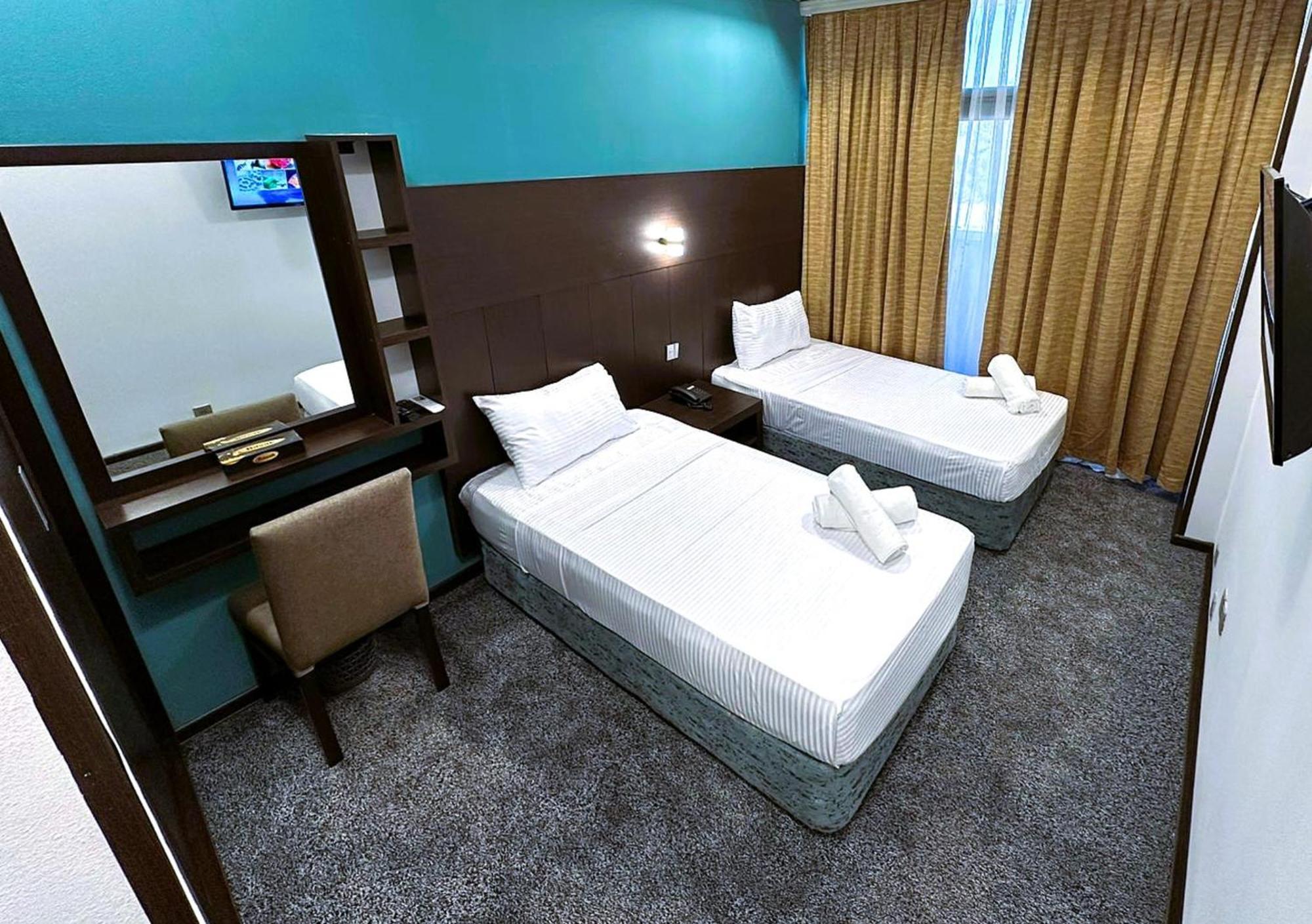 Crossway Hotel Masazir Exterior photo