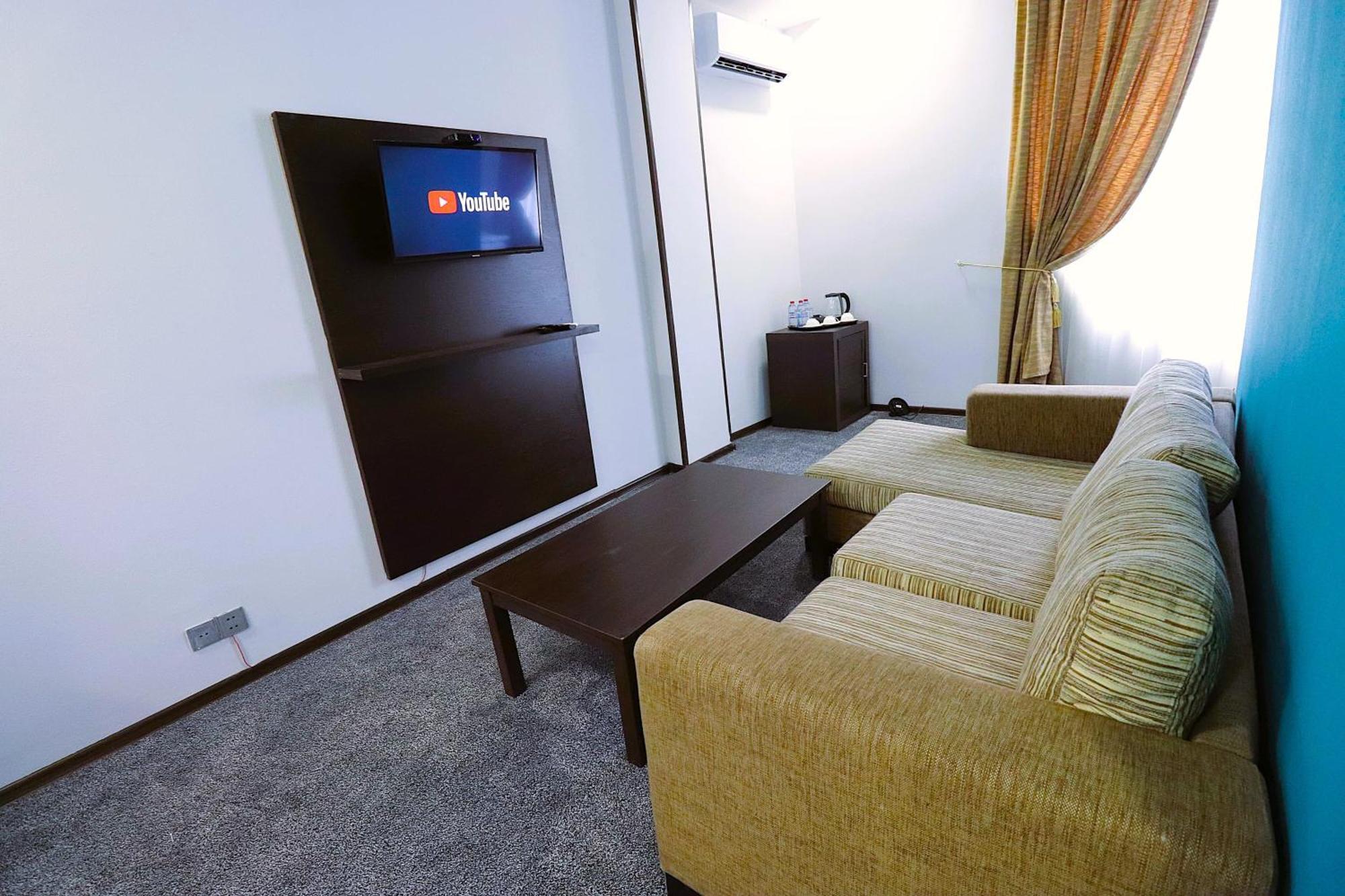 Crossway Hotel Masazir Exterior photo